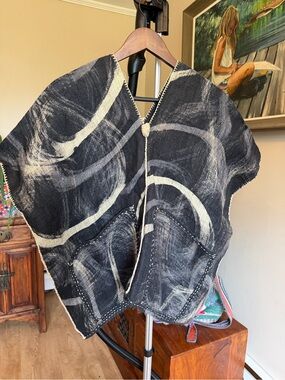 New Handmade in Thailand cotton linen Black and Cream Abstract Pattern Poncho